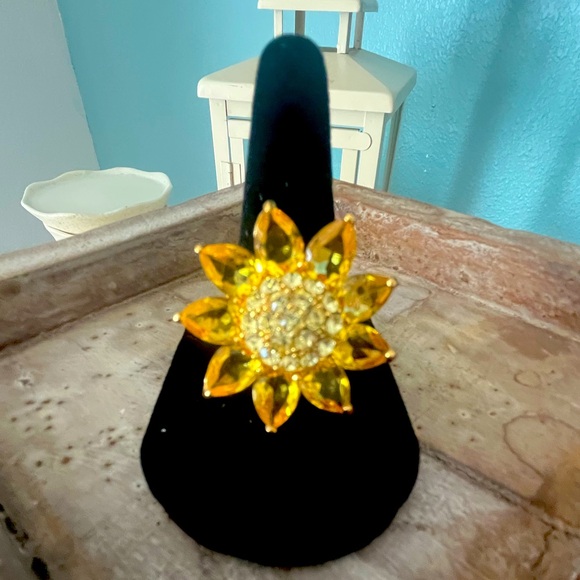 Jewelry - JOAN RIVERS 
Yellow Sunflower Ring with Rhinestones